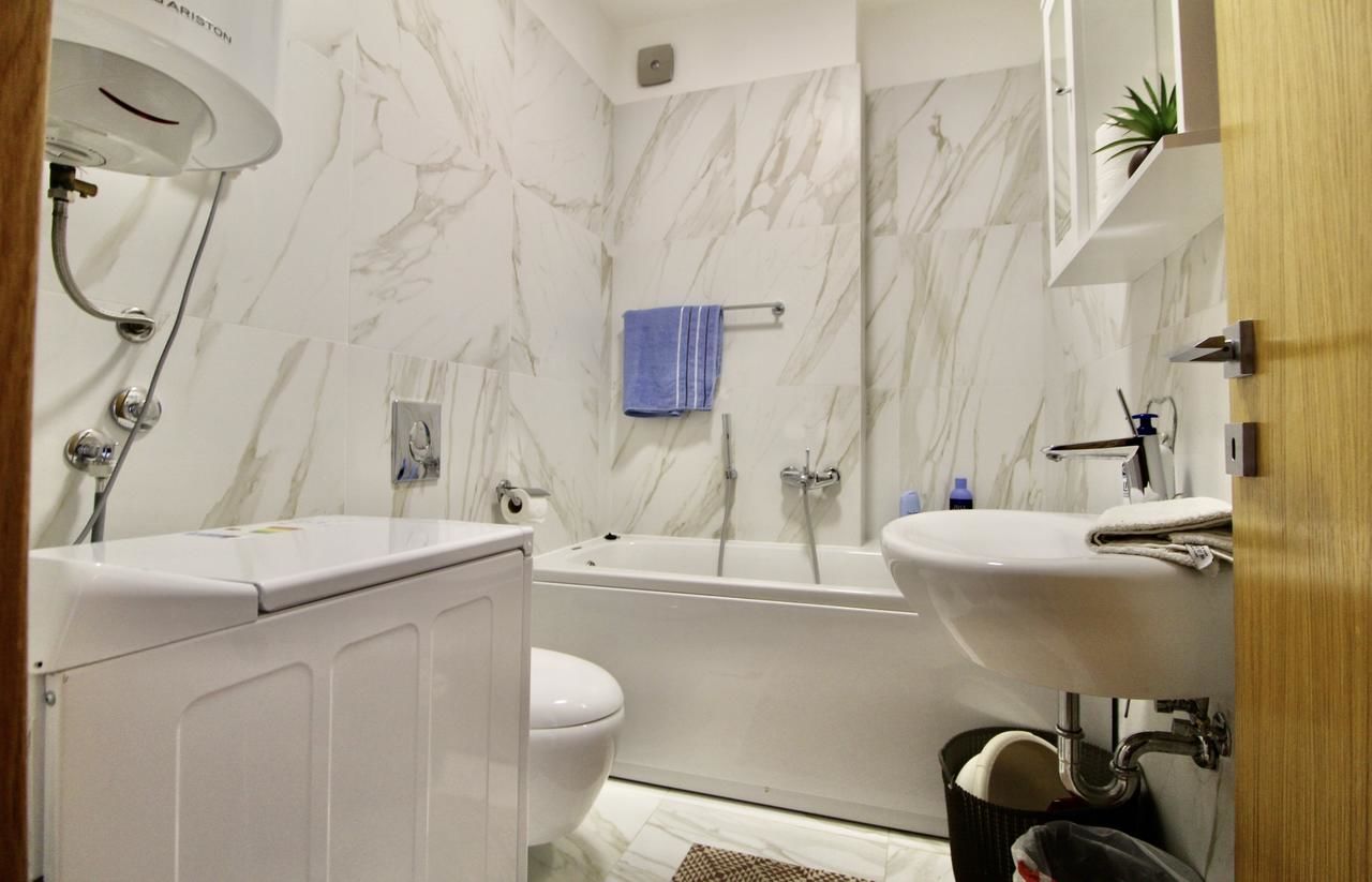 Апартаменты 2bd New Dobrota Apt w/ Pool, Gym & Sea Views Доброта